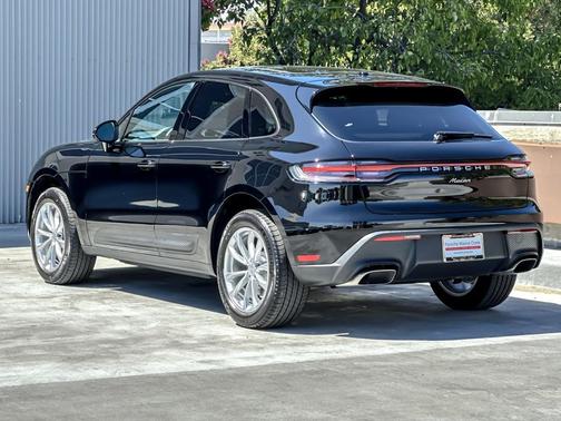 2025 Porsche Macan 