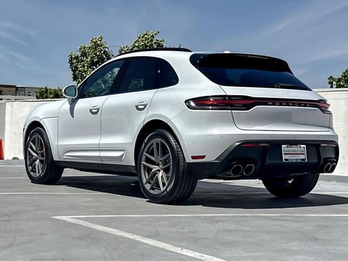 Carrara White Metallic 2022 Porsche Macan Macan