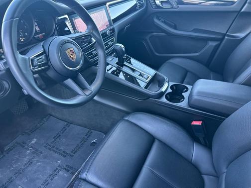 2022 Porsche Macan 