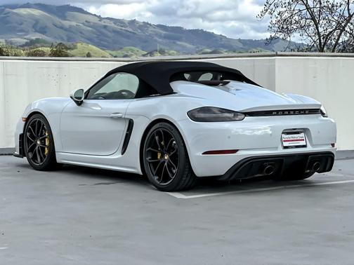 2022 Porsche 718 Spyder 