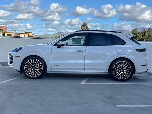 2026 Porsche Cayenne GTS