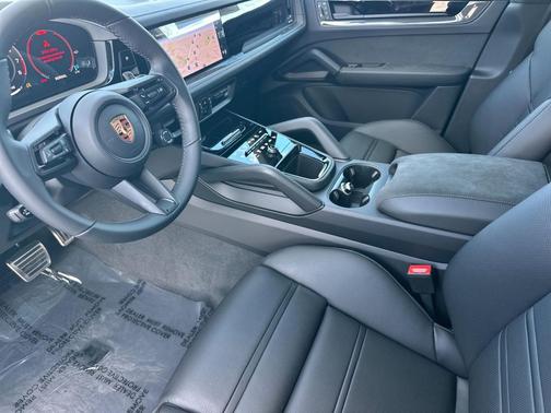 2026 Porsche Cayenne GTS