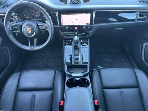 2022 Porsche Macan 
