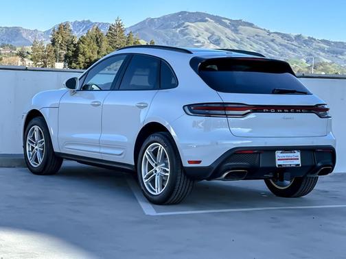 2026 Porsche Macan 