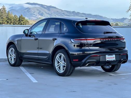 2022 Porsche Macan 