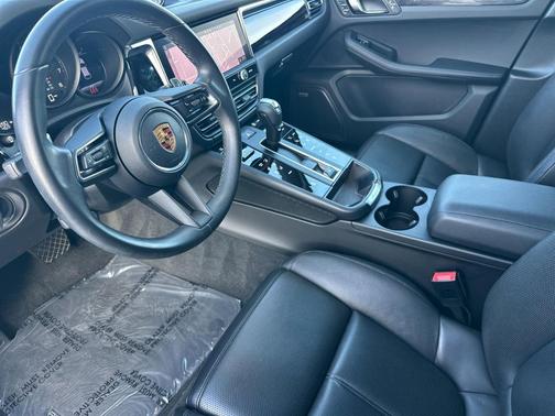 2022 Porsche Macan 