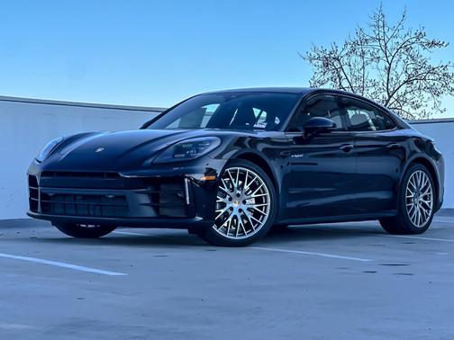 2026 Porsche Panamera 4