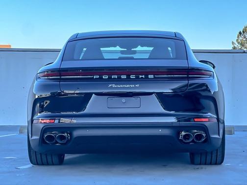 2026 Porsche Panamera 4