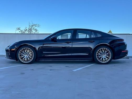 2026 Porsche Panamera 4