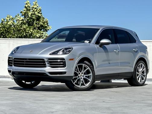 Dolomite Silver Metallic 2023 Porsche Cayenne Cayenne