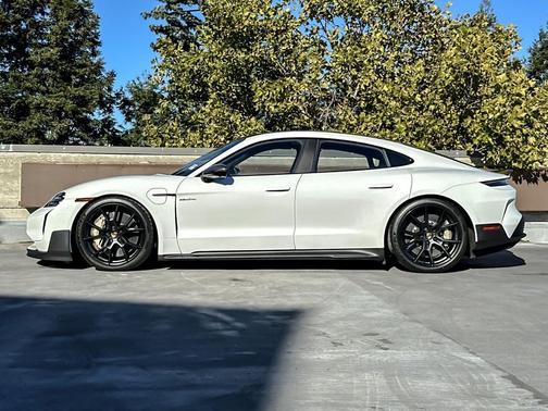 2025 Porsche Taycan Turbo GT