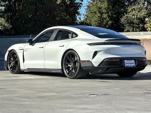2025 Porsche Taycan Turbo GT