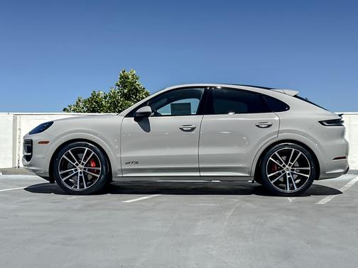 Chalk 2026 Porsche Cayenne GTS