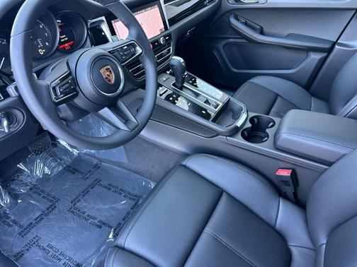 BLACK 2026 Porsche Macan Macan