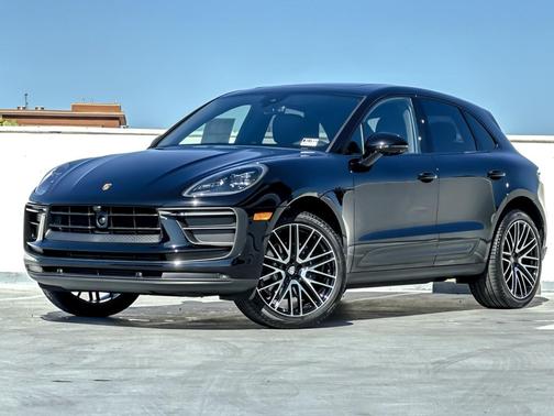 BLACK 2026 Porsche Macan Macan