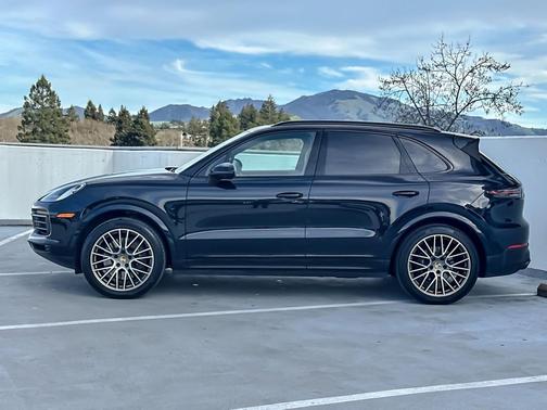 2023 Porsche Cayenne Platinum Edition