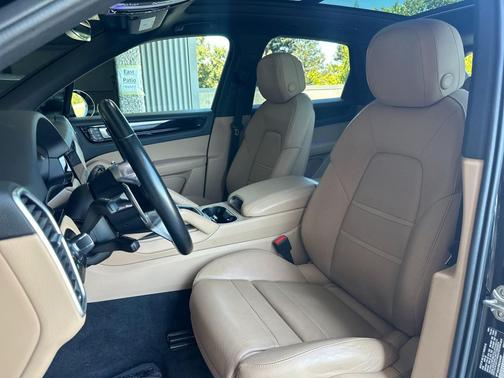 2022 Porsche Cayenne 
