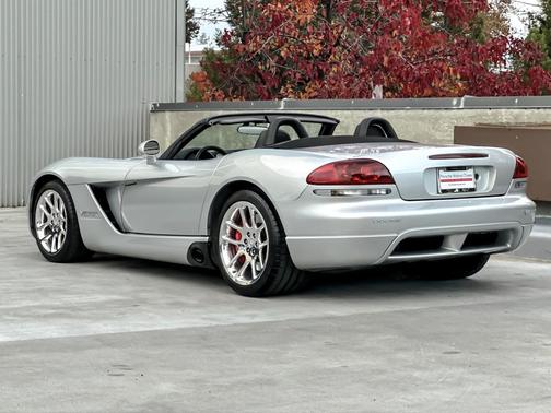 2004 Dodge Viper SRT10