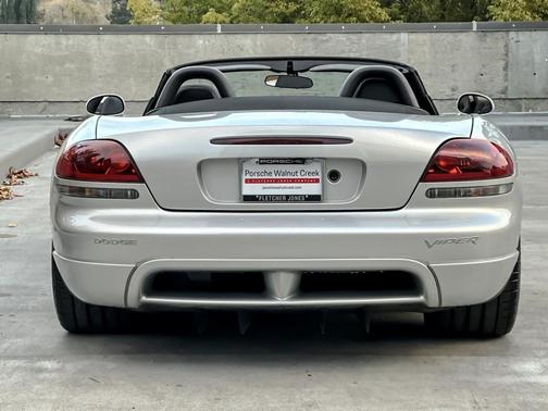 2004 Dodge Viper SRT10