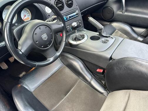 2004 Dodge Viper SRT10