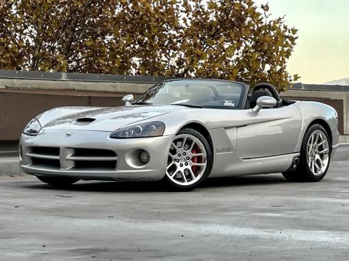 2004 Dodge Viper SRT10