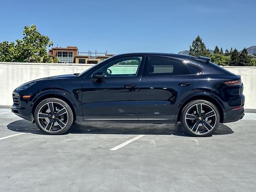 2022 Porsche Cayenne Platinum Edition