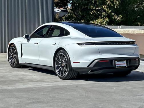 2023 Porsche Taycan 