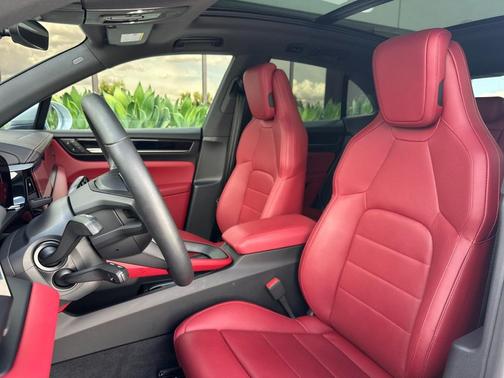 Ice Grey Metallic 2025 Porsche Macan Macan Electric 4