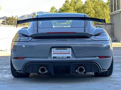 2023 Porsche 718 Cayman GT4 RS