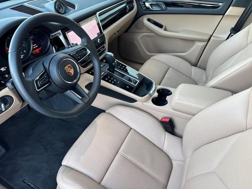 2025 Porsche Macan 