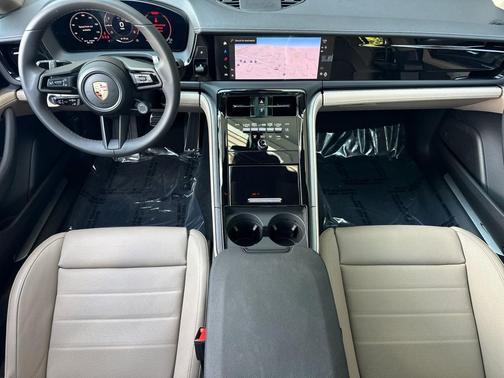 2025 Porsche Panamera 