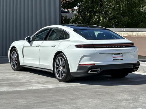 2025 Porsche Panamera 