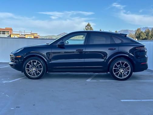 2023 Porsche Cayenne Platinum Edition