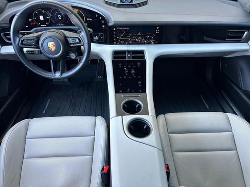 2021 Porsche Taycan Turbo