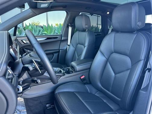 Chalk 2025 Porsche Macan Macan