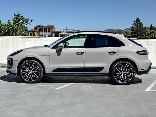 Chalk 2025 Porsche Macan Macan