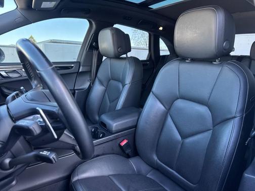 2022 Porsche Macan S