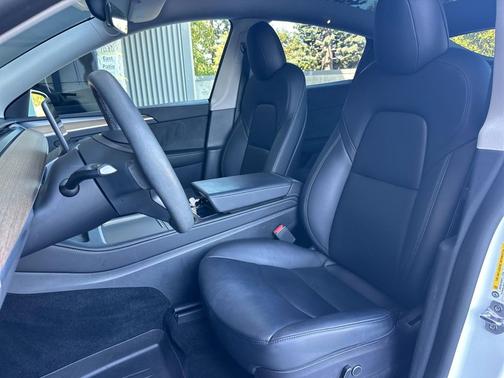 2022 Tesla Model Y Long Range Dual Motor All-Wheel Drive