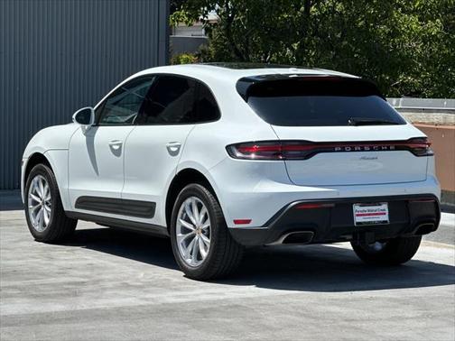 2025 Porsche Macan Base