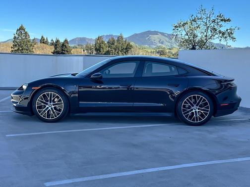 2023 Porsche Taycan 