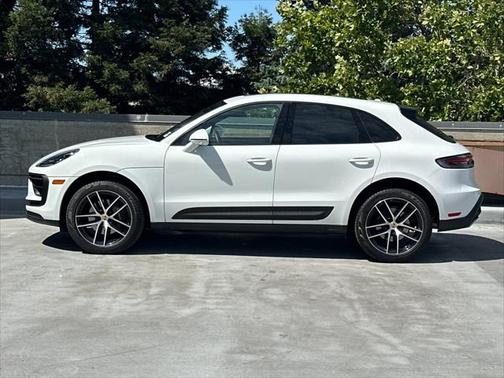 2025 Porsche Macan Base