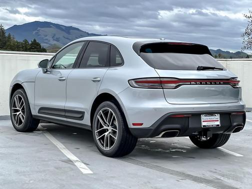 2026 Porsche Macan 