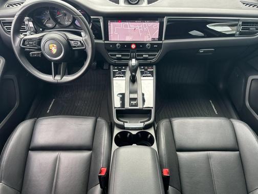 2022 Porsche Macan 