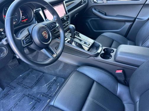 White 2024 Porsche Macan
