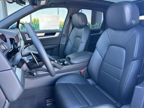 VANADIUM GREY 2026 Porsche Cayenne Cayenne