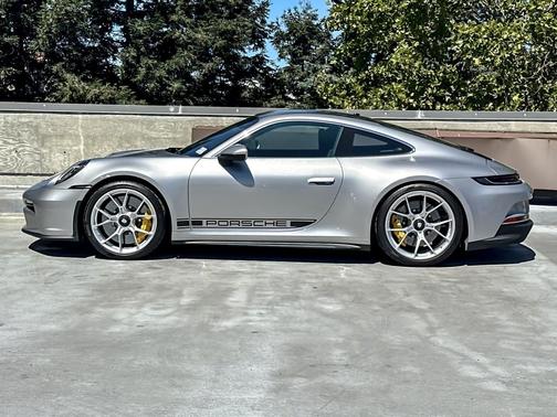 2022 Porsche 911 GT3 w/Touring Package