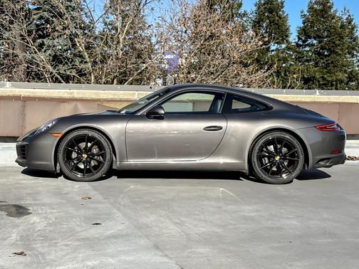 2018 Porsche 911 Carrera