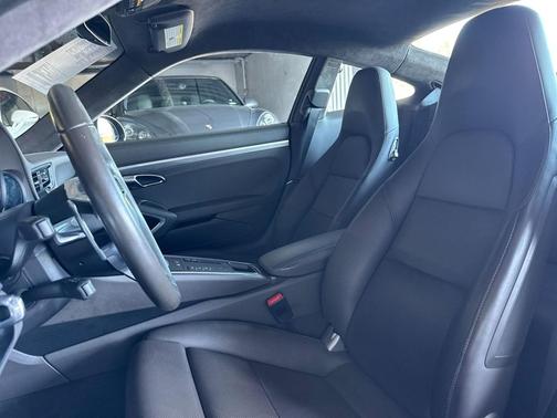 2018 Porsche 911 Carrera