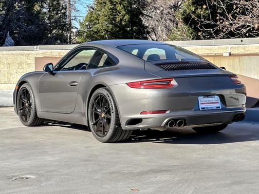 2018 Porsche 911 Carrera