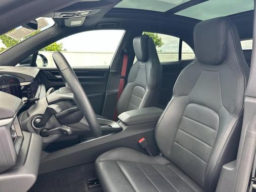 Black 2025 Porsche Macan Macan Electric 4